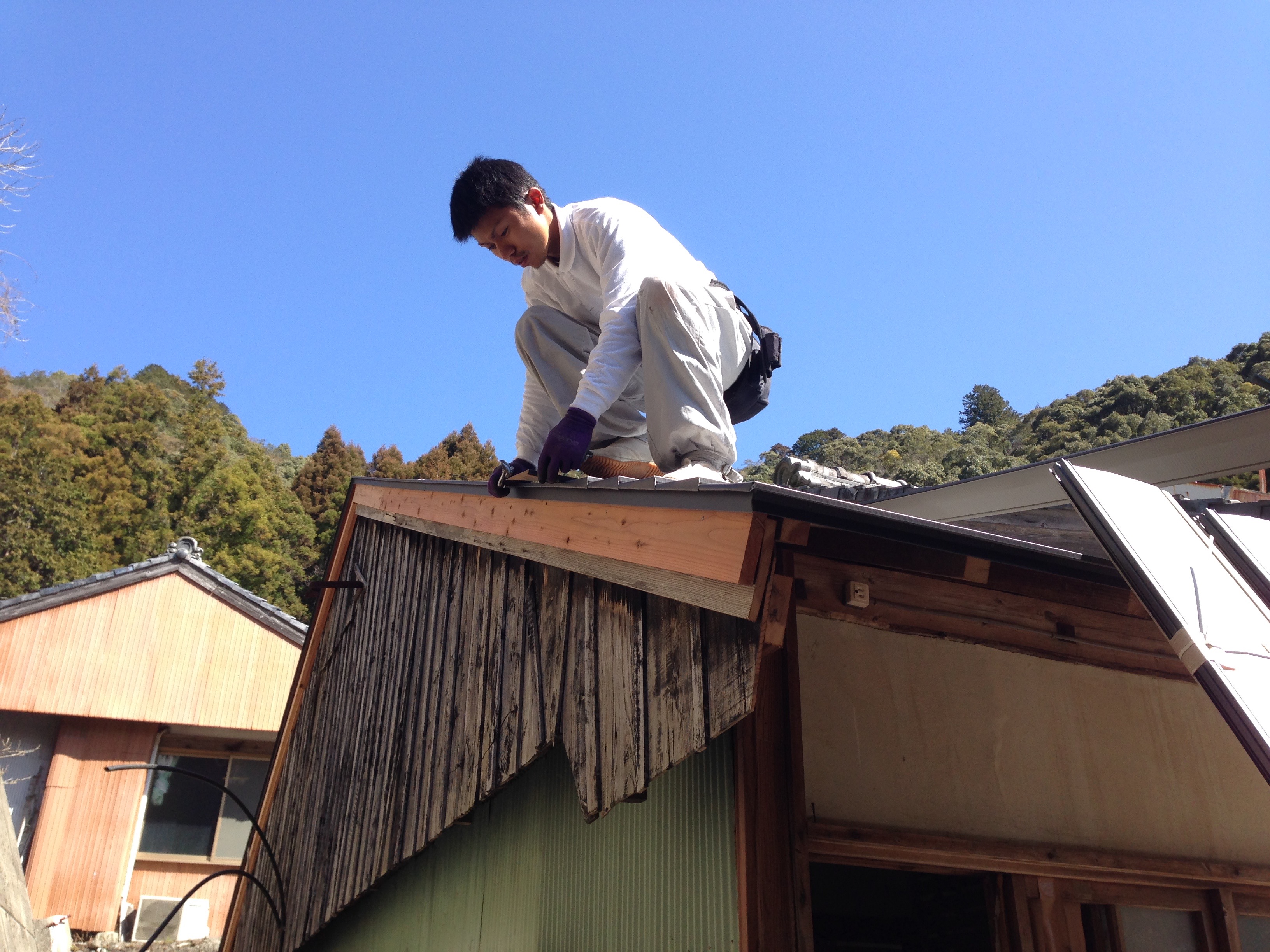 ついに屋根が金属に。